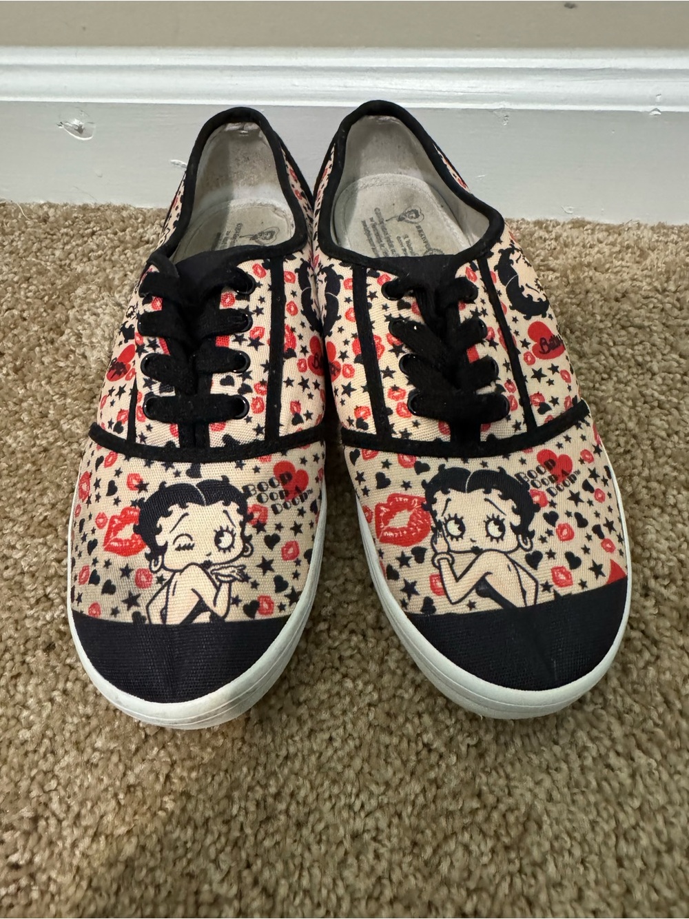 Original vintage Betty Boop Canvas Sneakers in Beige, Black and Red